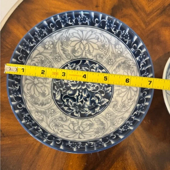 2 Blue and White Porcelain Decorative Bowls In Excellent Condition - Picture 10 of 12